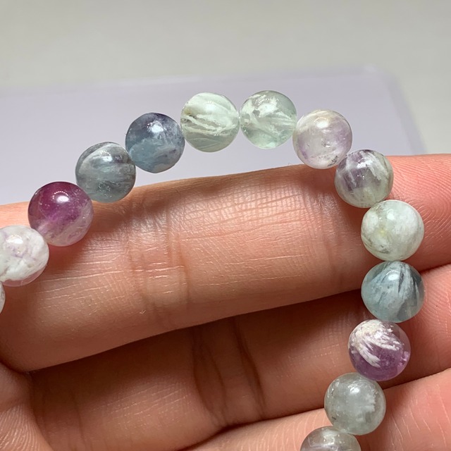 ー猫ークイーンコンクシェル×エンジェルフェザーフローライト デザインブレスレット