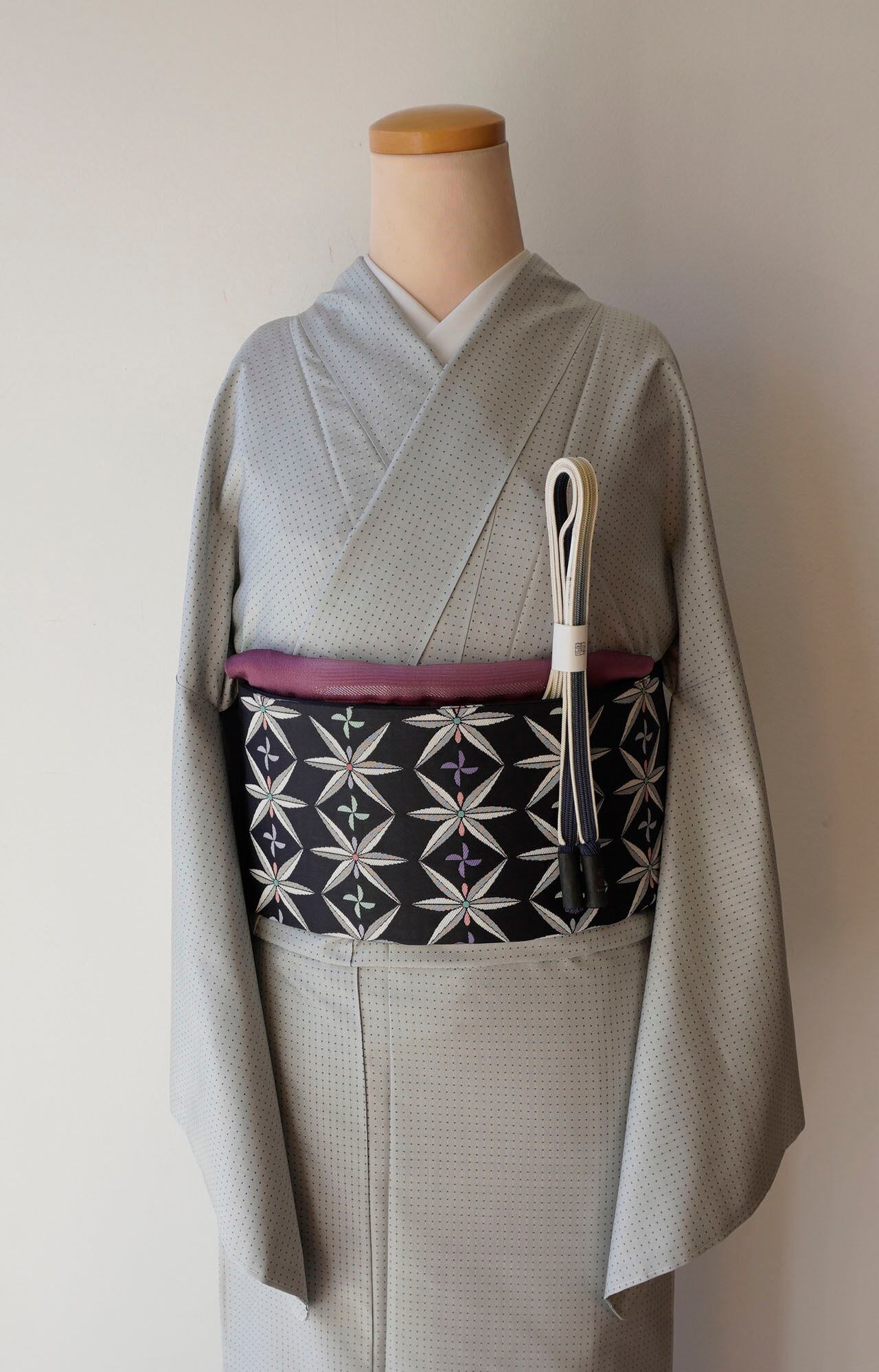 美品　越後夏大島物語　小紋　単　証紙付き 袷】白鼠地 ドット絣文 大島紬 証紙付き | 大山キモノ・ちぇらうなぼるた