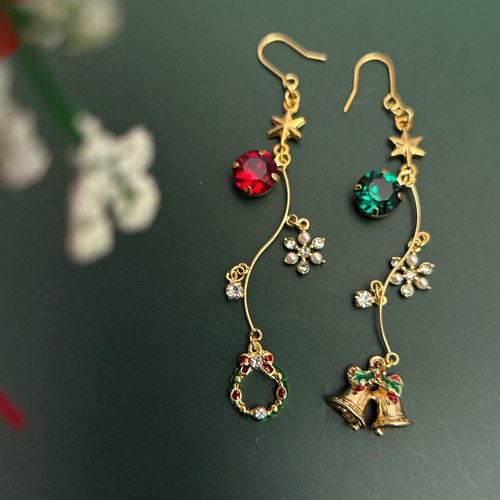 -Holiday Star Parade- クリスマスリースとベルの華やぎロングピアス イヤリング イヤーカフ