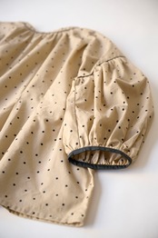 【suie】Polka dot gathered sleeve tunic/ポルカドットパフスリーブチュニック(ブラウン×ブラックドット)