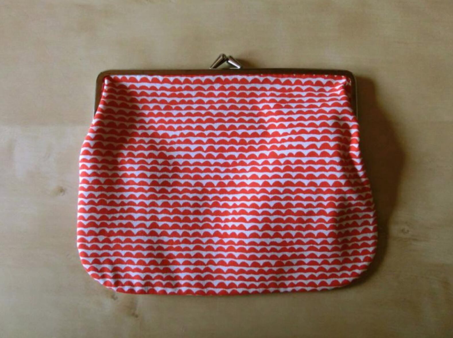 NEW marimekko Purse　PUOLIKAS KUKKARO マリメッコ　がま口ポーチ プオリカス クッカロ red
