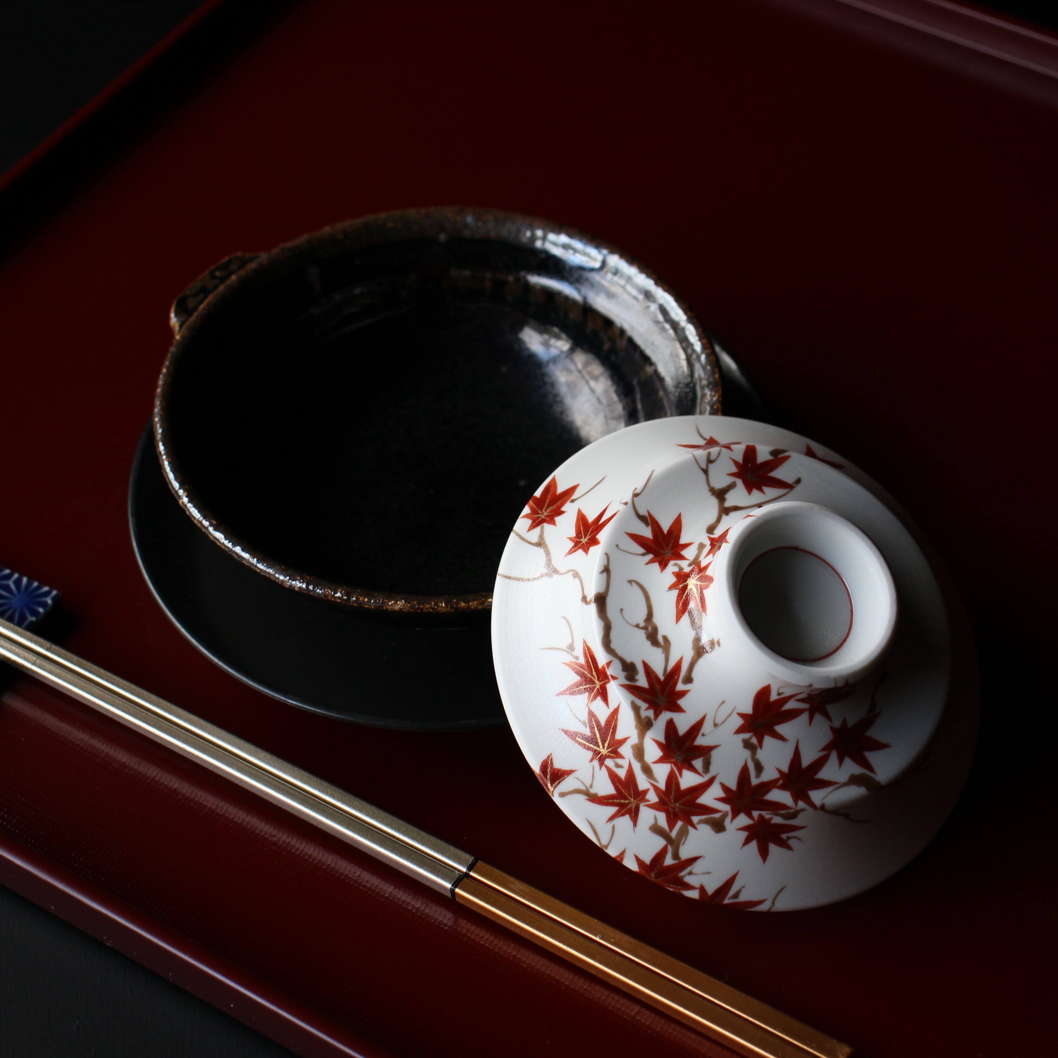 有田焼 五色 目玉焼鍋（台皿付） | 芦屋貴兆陶家 online shop