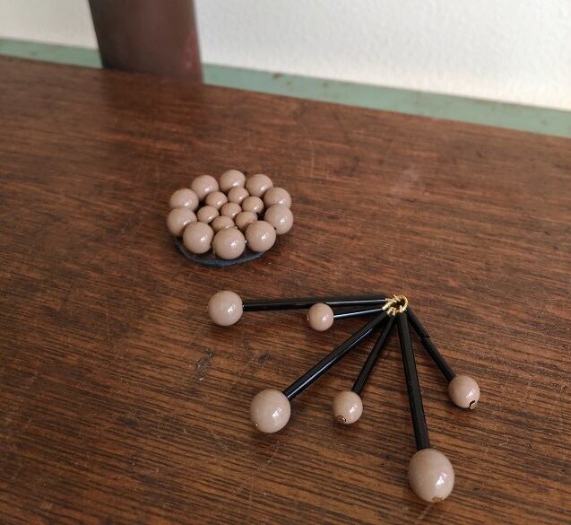 つぶつぶアシメのピアスorイヤリング