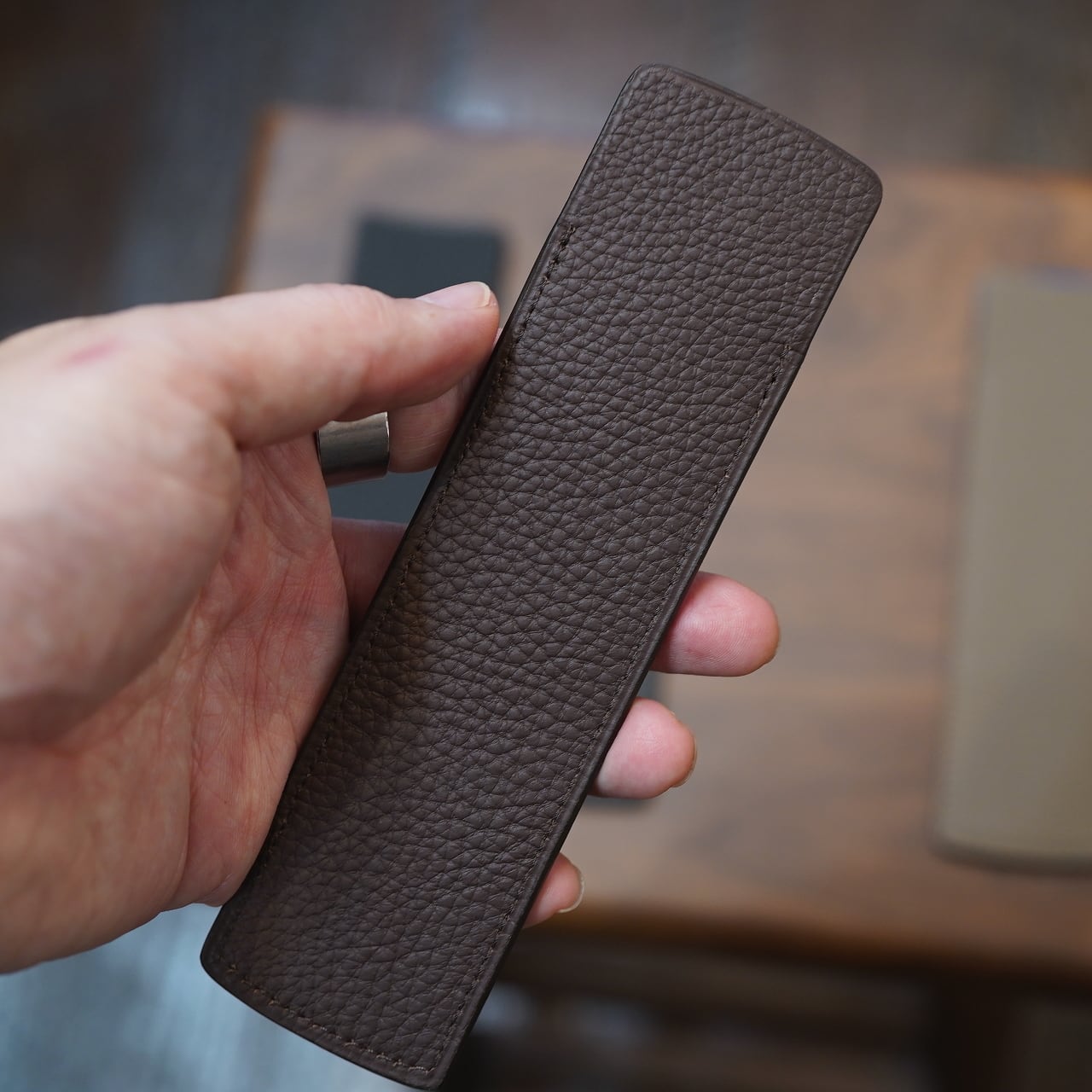 カンダミサコ 平型1本挿しペンシース（万年筆ケース） その1 | CIRCLE