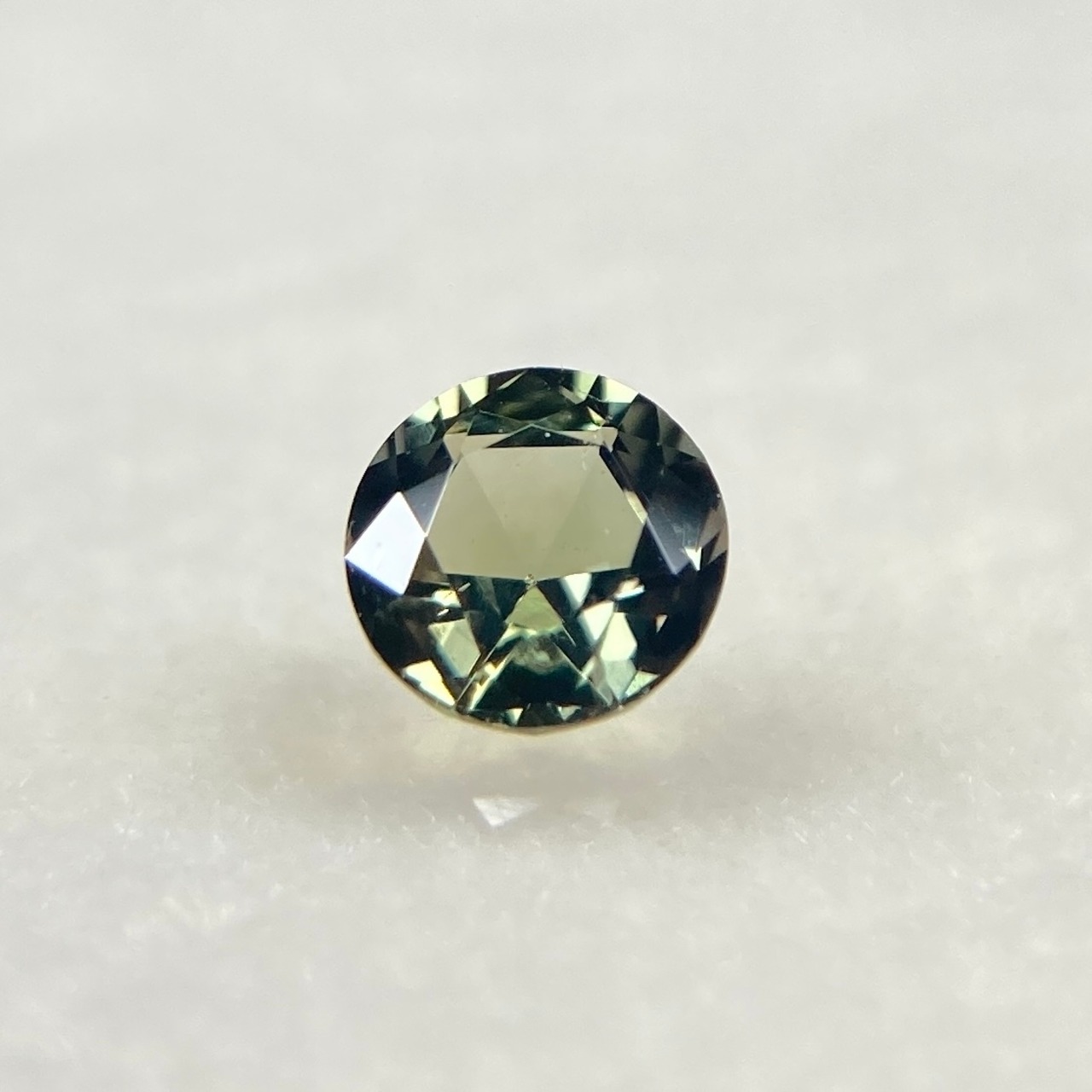 ローズカットサファイア  約3.3mm*2.0mm r-0590