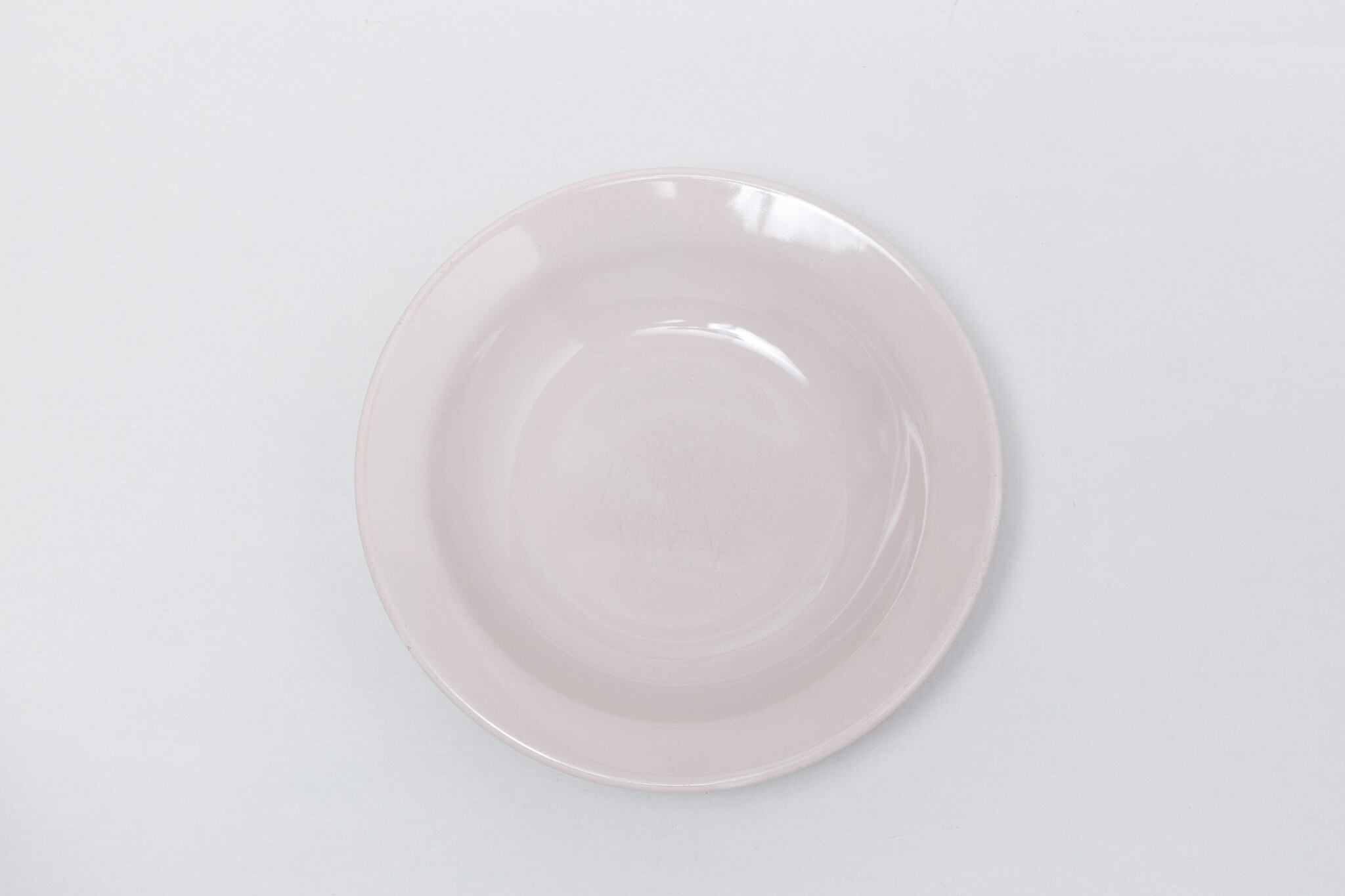 再入荷:ヴィンテージ ピンクベージュシンプルスープ皿 ボグダノビッチ磁器工場 旧ソ連 0550