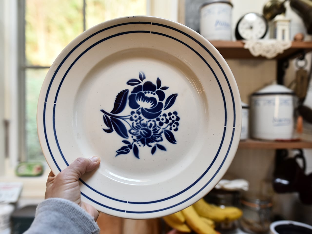 ブルーの花柄が素敵なサルグミンヌ製大皿プレート フレンチアンティーク