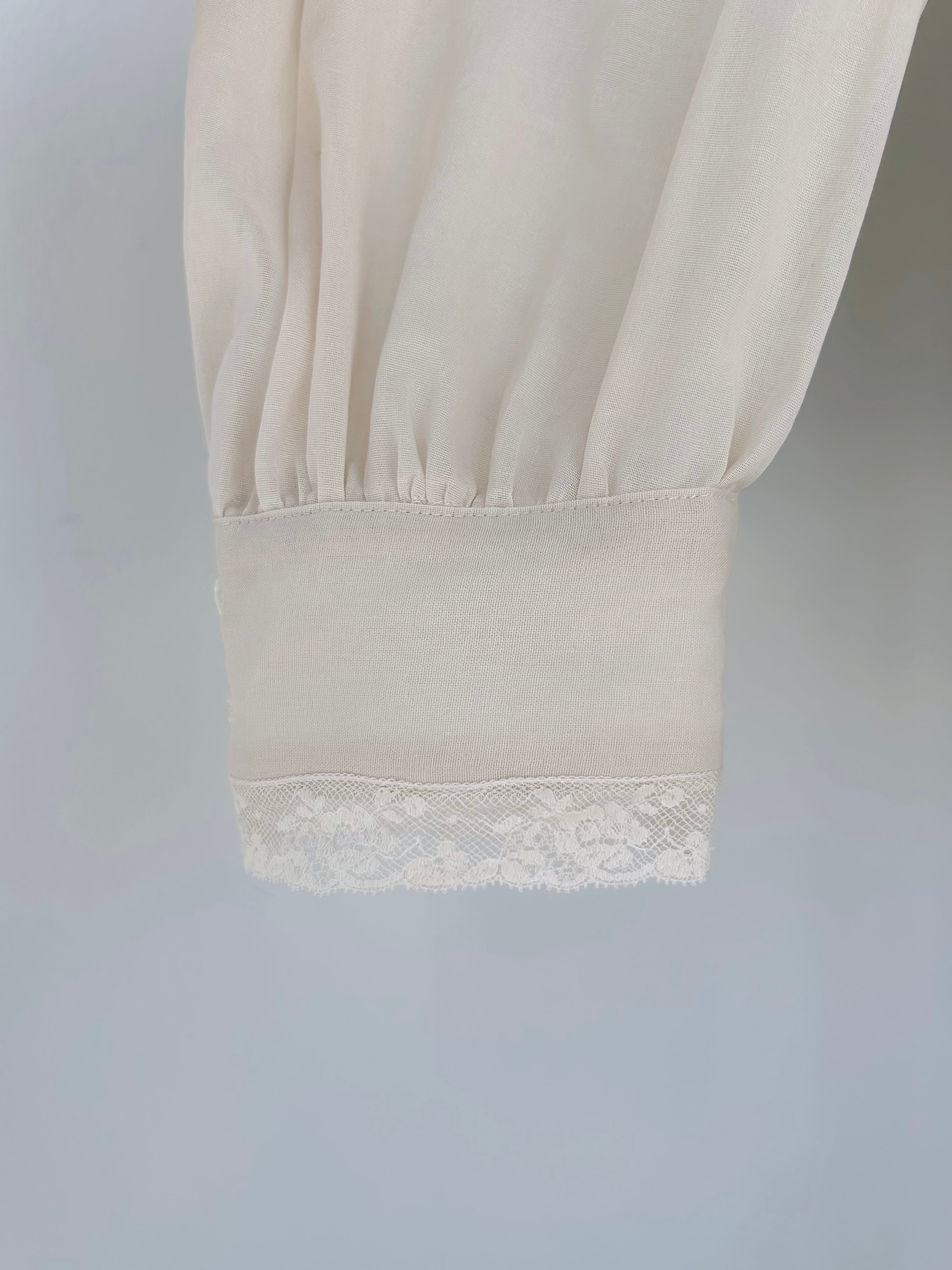 Bilitis dix-sept ans Flower Inserted Blouse | KOKO