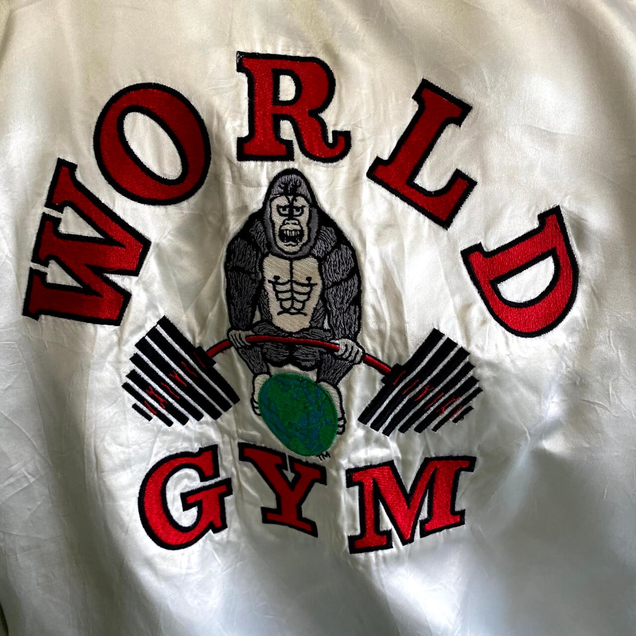 80年代 WORLD GYM 企業系刺繍入り ナイロンジャケット メンズXL 古着 ワールドジム サテンステジャン 80S ビンテージ ヴィンテージ  ボディービル プロレス ホワイト 白【ナイロンジャケット】 | cave 古着屋【公式】古着通販サイト