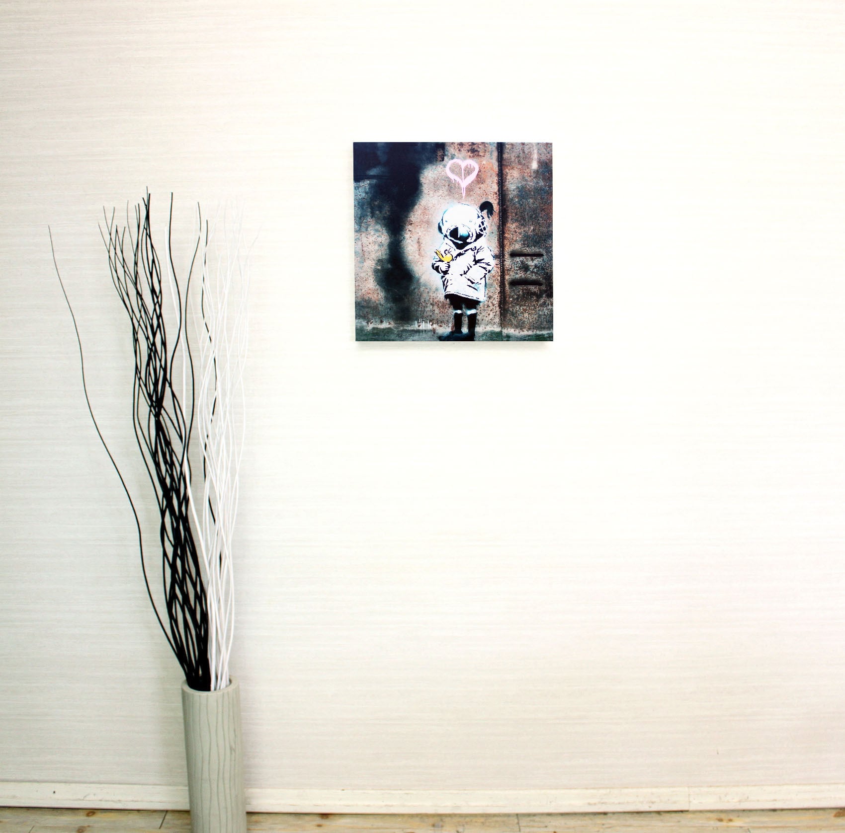 絵画 Space Hand バンクシー「スペースガール アンド バード/Space Girl and Bird」展示