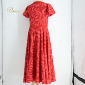フラダンス 衣装 Maunaloa マウナロア ワンピース ドレス レッド系 ワントーン ロケラニ柄 花柄 フリル おしゃれ きれい かわいい 華やか 鮮やか 明るい 赤 ハワイアン アロハ ハワイアンプリント フラ ダンス レッスン 練習 フラワープリント