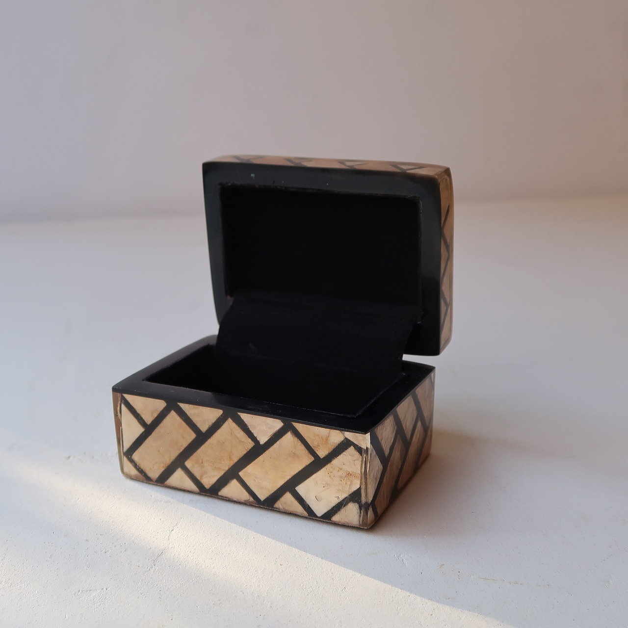 シェルとアクリルのケース