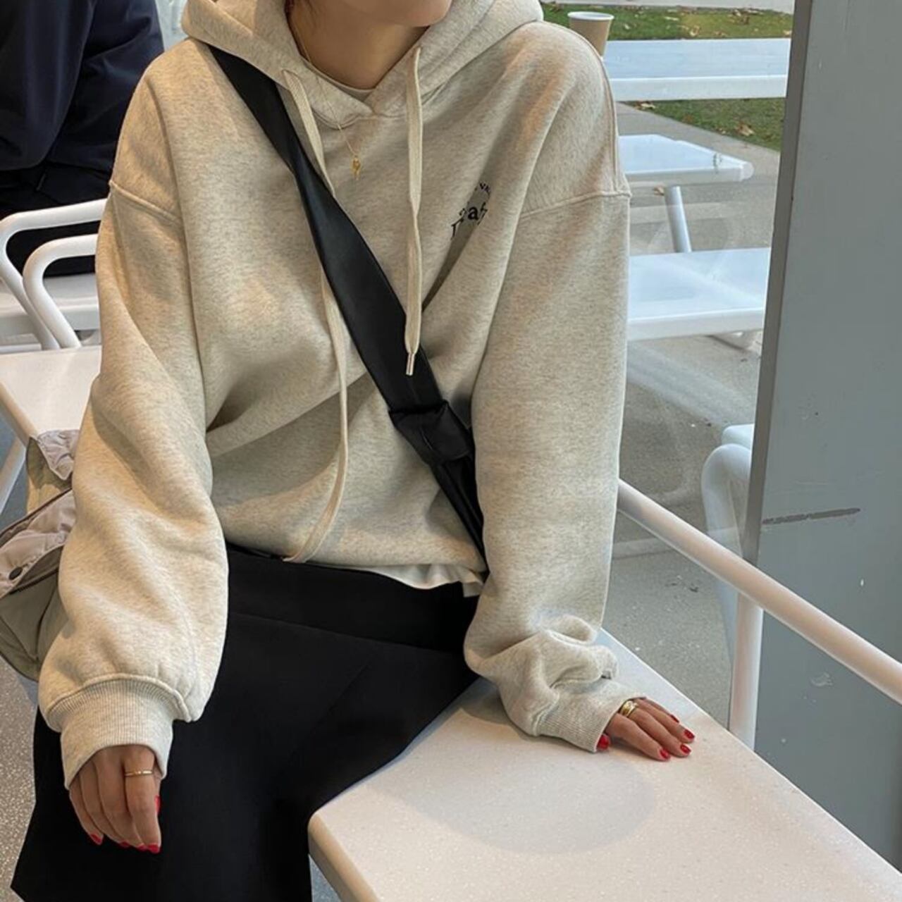 シンプルロゴ刺繍パーカー 00081