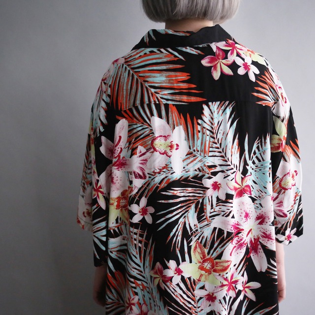 good coloring and over size botanical h/s shirt