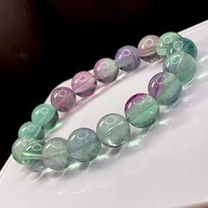f124.透明度抜群うる艶グラデーションフローライトブレスレット