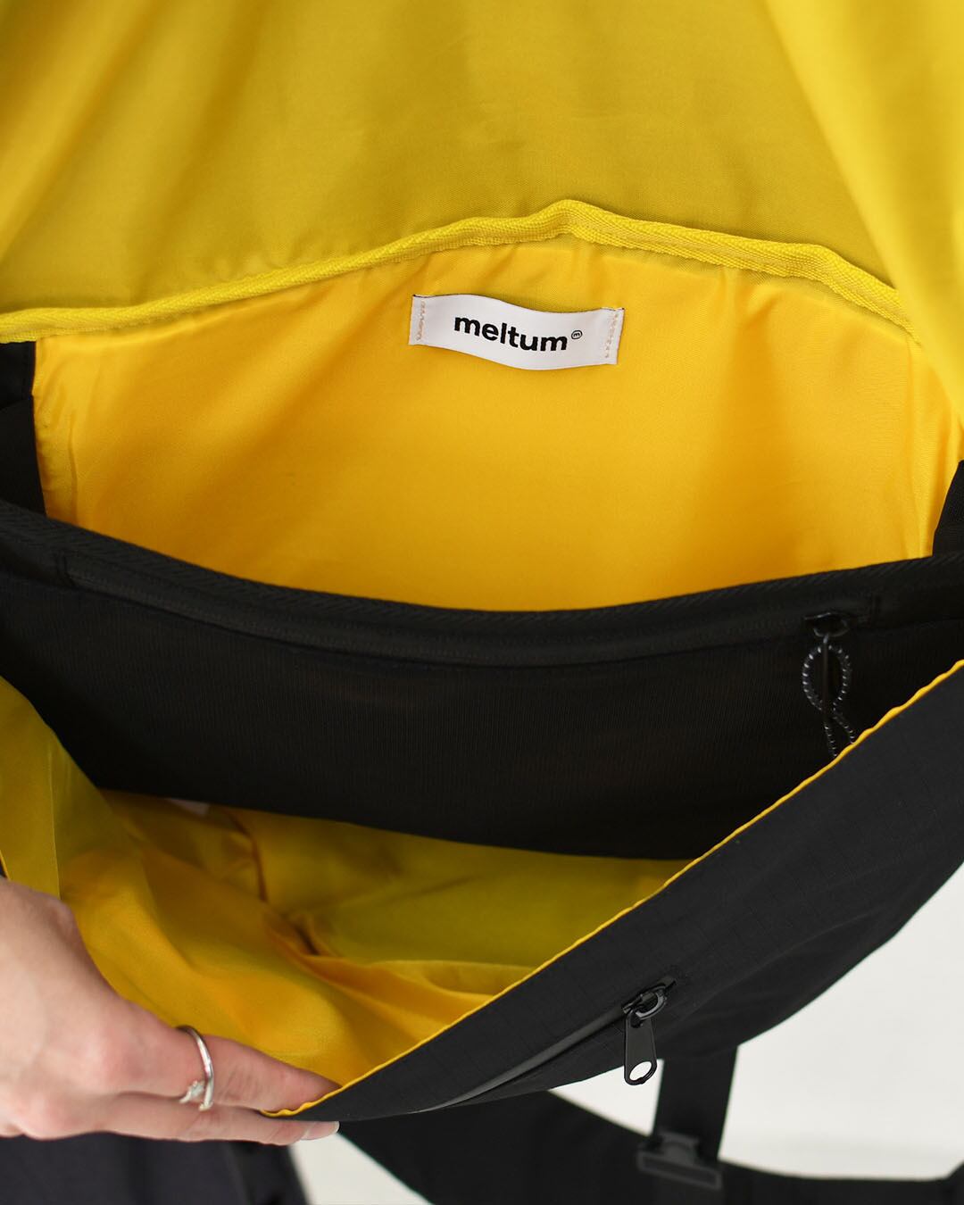 meltum [メルタム] COMPACT MESSENGER BAG [MTM-BG-0375-26