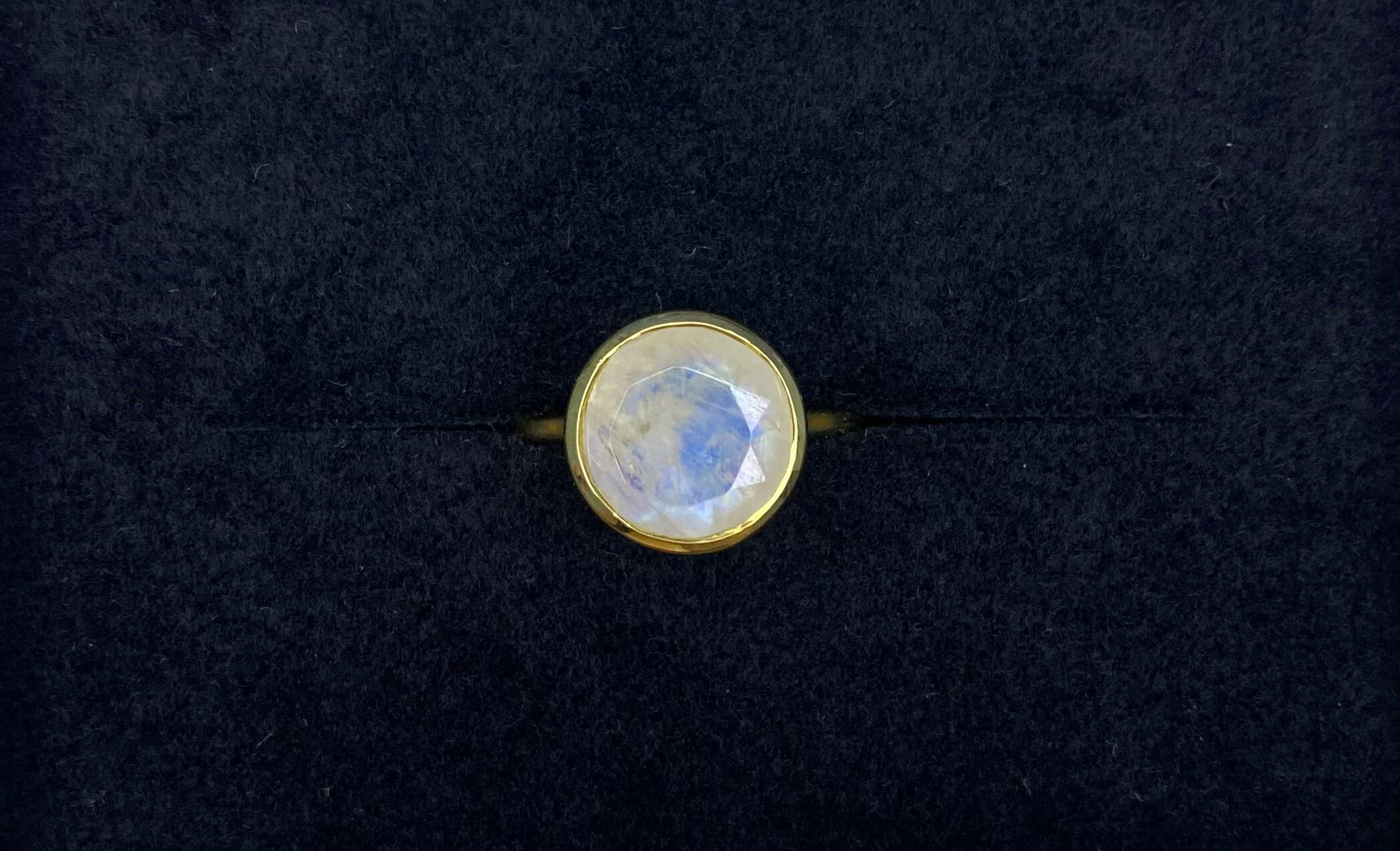 mirukuoriibu様 7/13ご購入分 レインボームーンストーン 11号