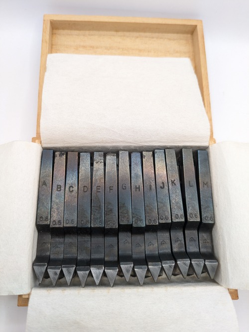 【やや訳あり】日本製高級 曲英字 刻印セット 0.6mm A～Z  26本組