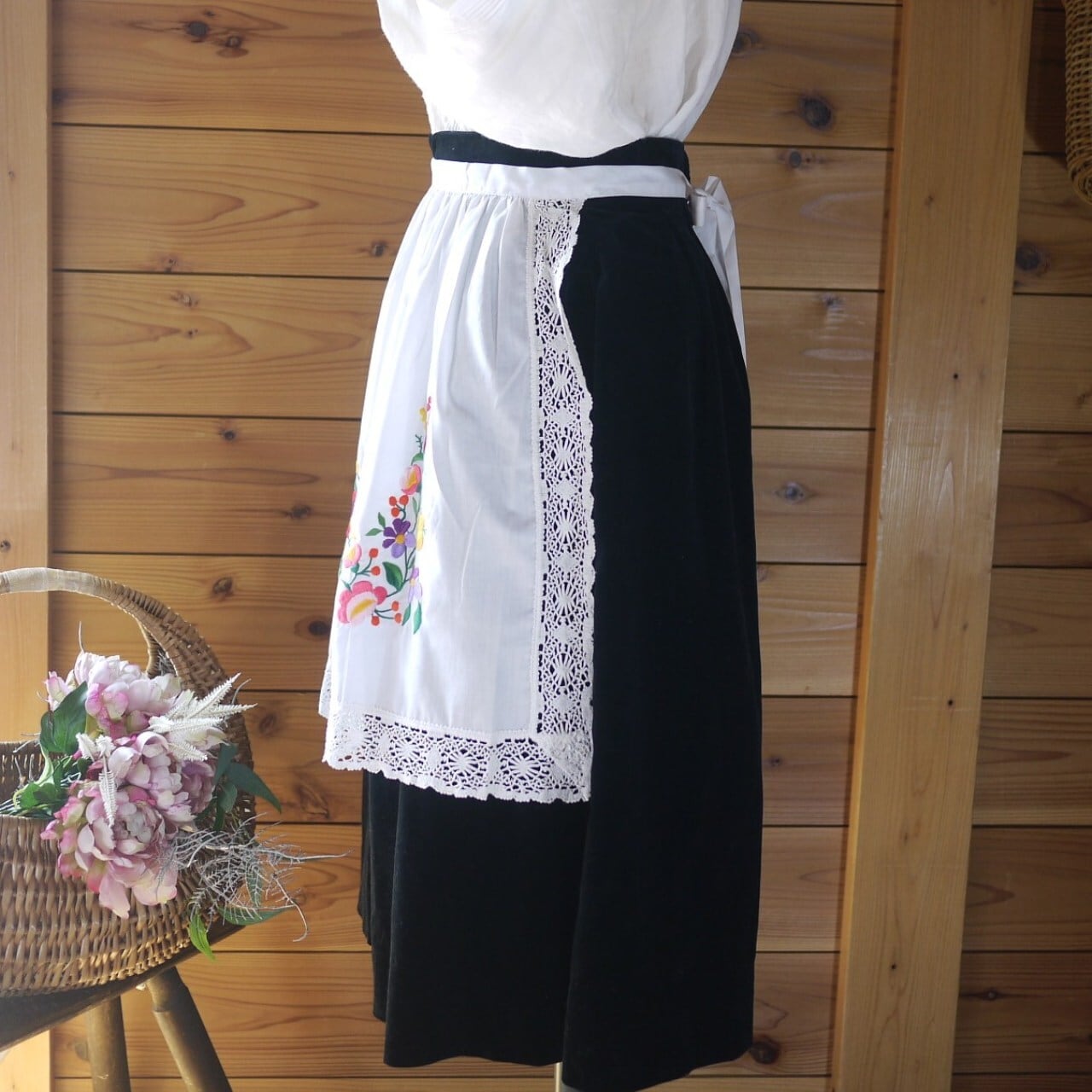Kalocsa ハンガリー刺繍 レース カロチャ 花柄エプロン ヴィンテージ