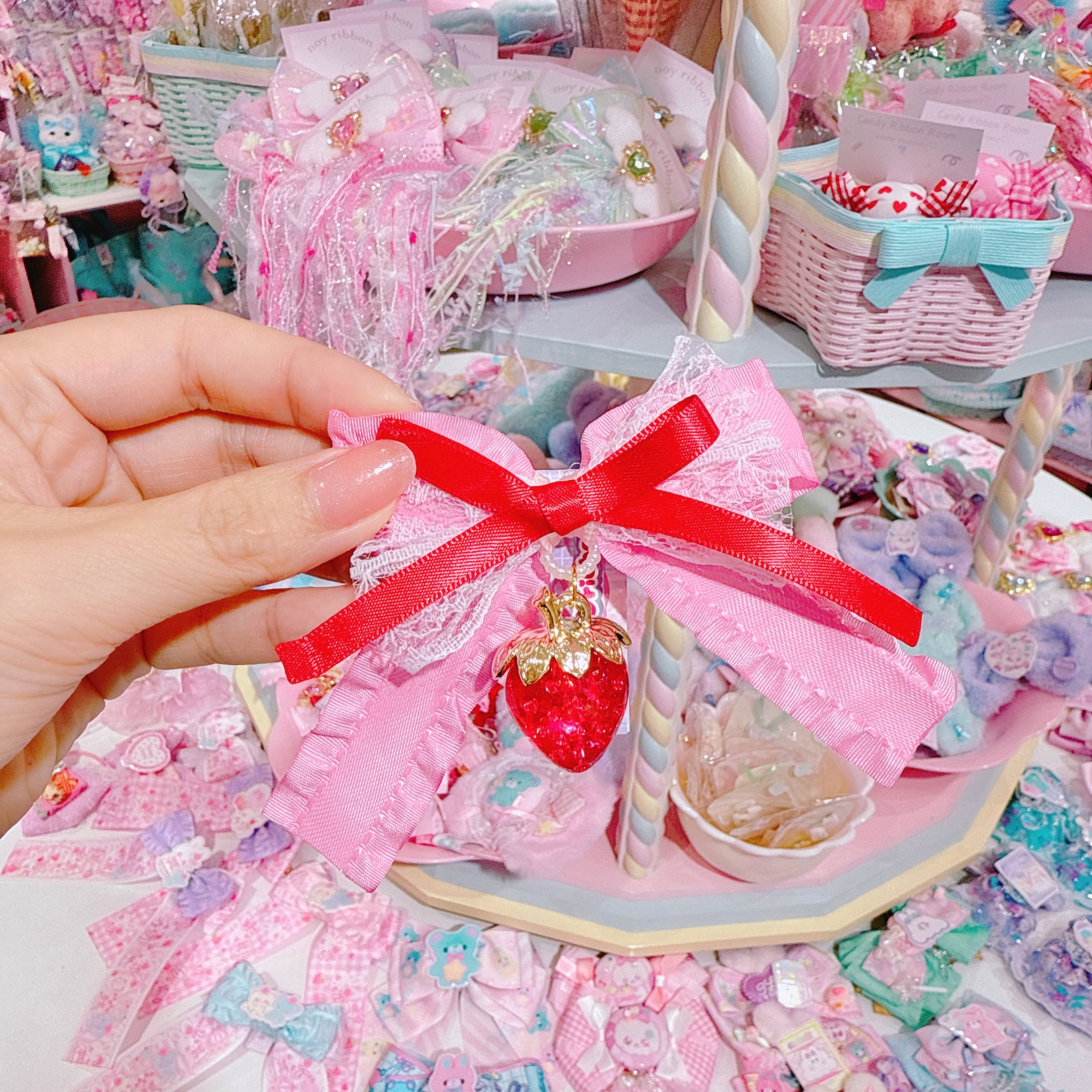 【F7】64-23いちごリボンヘアクリップ