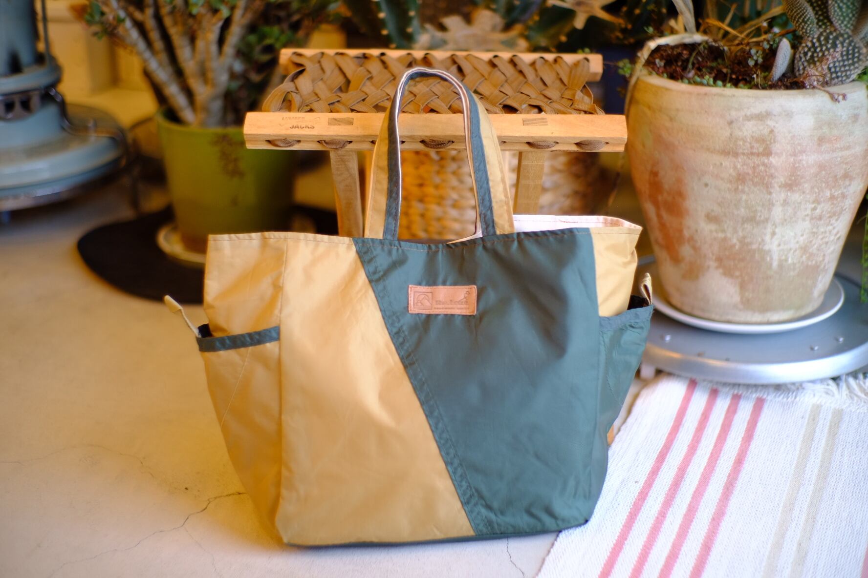 【新品未使用】TOYOTA アップサイクルトートバッグ カーキ Upcycle Tote M Forest Color【トートバックM 緑＆カーキ アップ