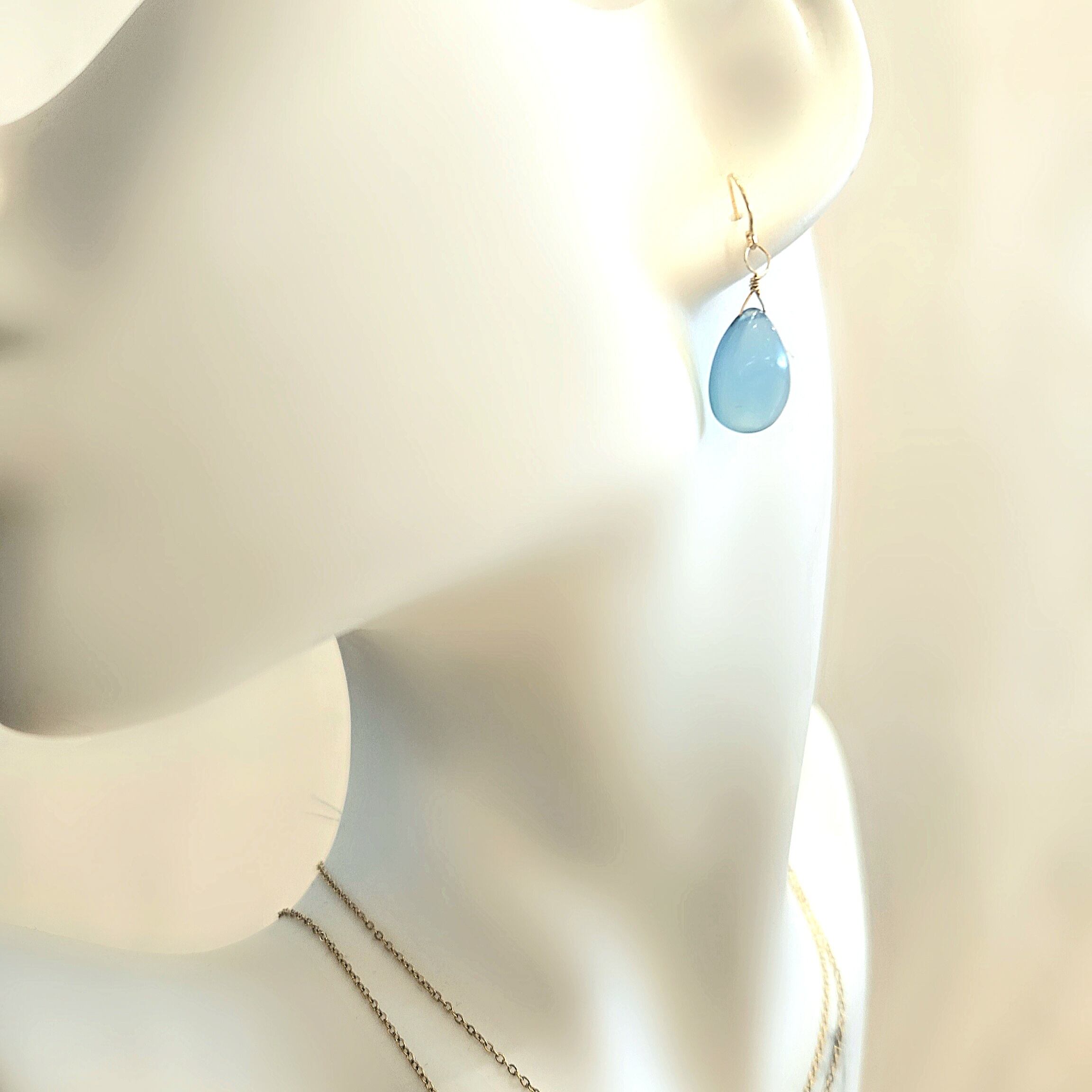 ~1歩を踏み出す勇気を与える~ 一粒天然石のアクセサリー 《evolution》シリーズ・【ブルーカルセドニー】 ピアス・イヤリング