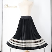 フォークダンス 衣装 スカート ブラック系 レース 花柄 黒 白 赤 緑 プリーツ シンプル チロリアン チロルスカート カントリー ダンス衣装 華やか かわいい イベント 練習 レッスン ホワイト系 レッド系 グリーン系