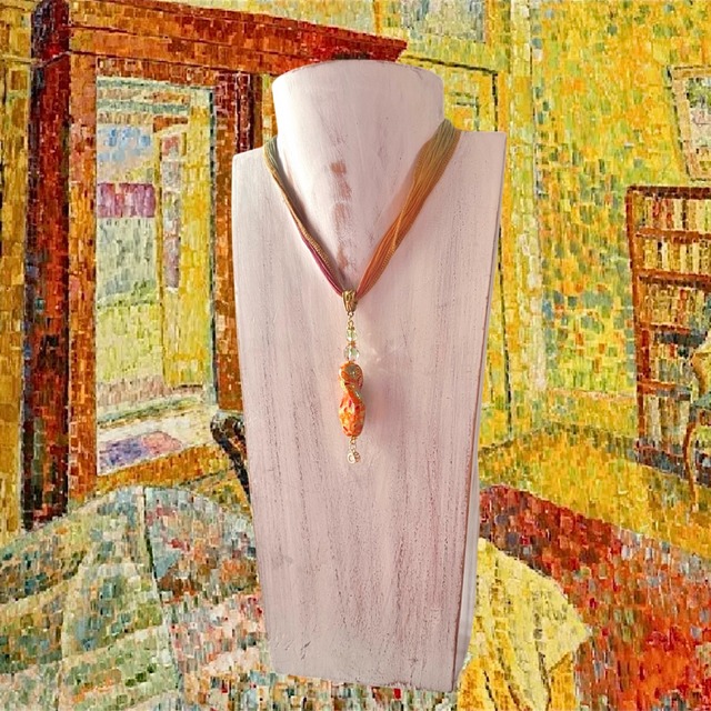 アブストラクトオレンジネックレス