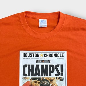 【PORT&COMPANY】MLB ヒューストン・アストロズ 新聞記事 フォトプリント Tシャツ プリント メジャーリーグ 2017 ワールドシリーズ チャンピオン HOUSTON ASTROS 半袖 夏物 us古着