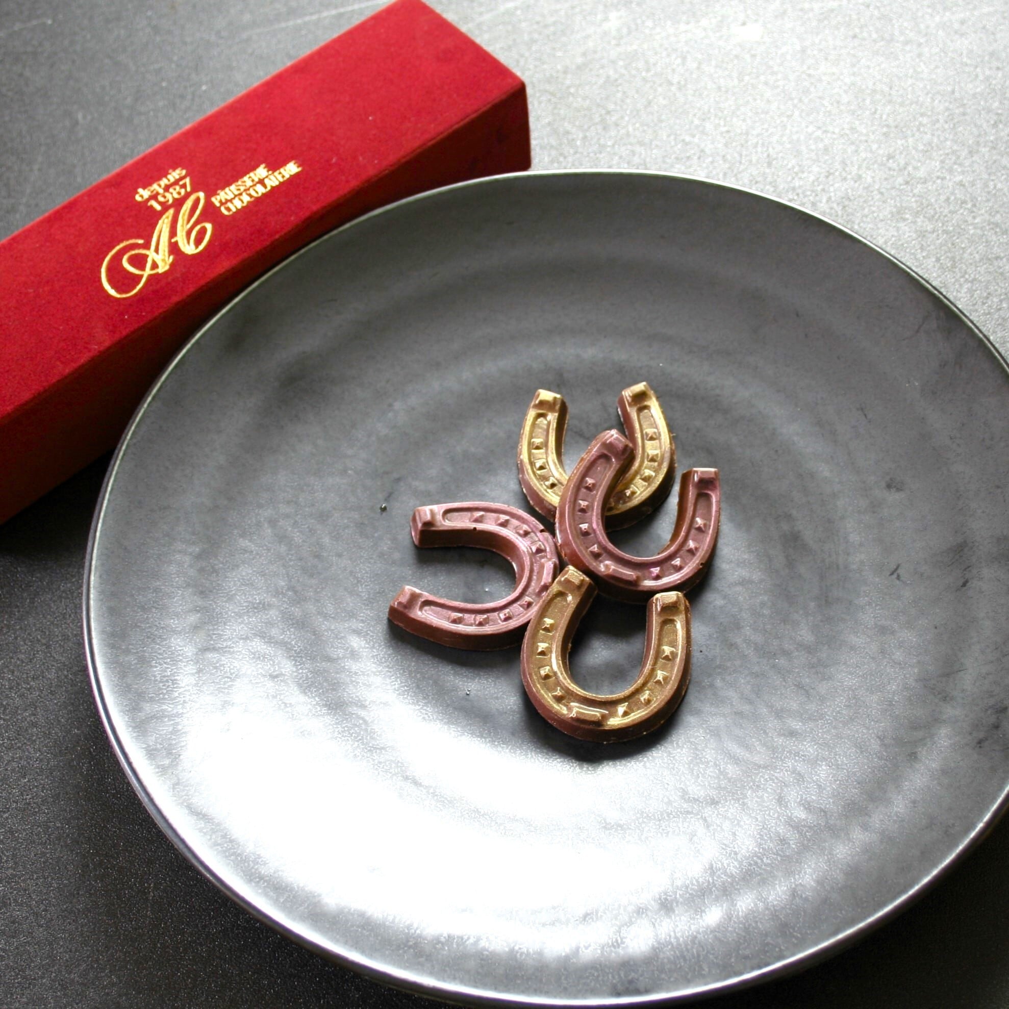 蹄鉄ショコラ 8個 | アントワーヌカレーム 公式オンラインショップ