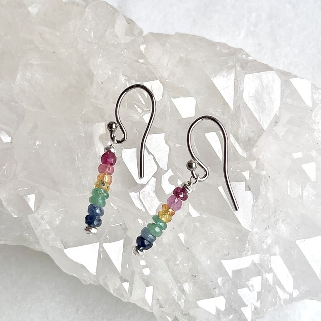 ７色チャクラのピアス　サファイア・ルビー・エメラルド　3720