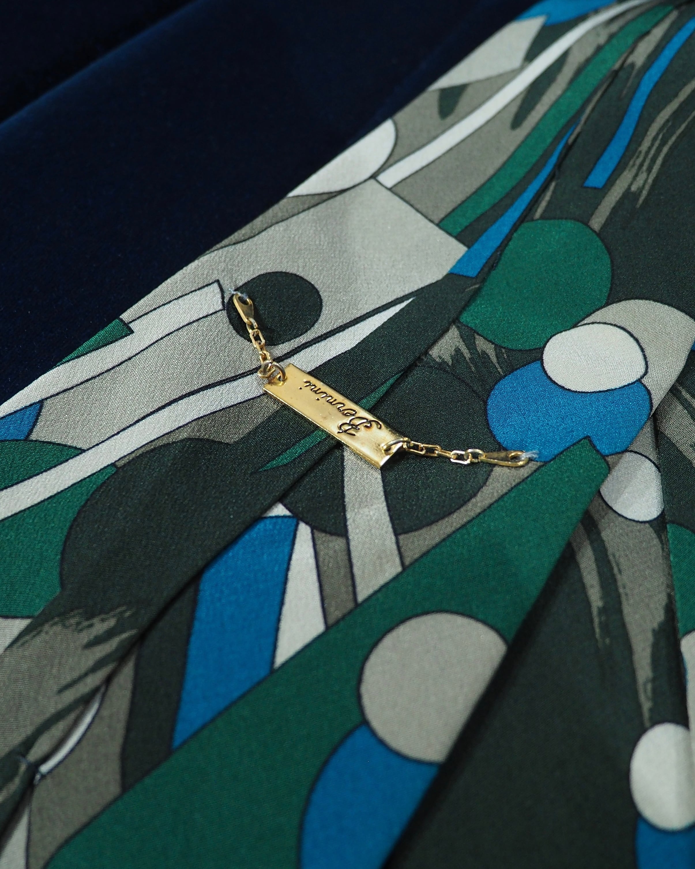 ” Zero gravity ” Geometric Art pattern vintage silk Tie