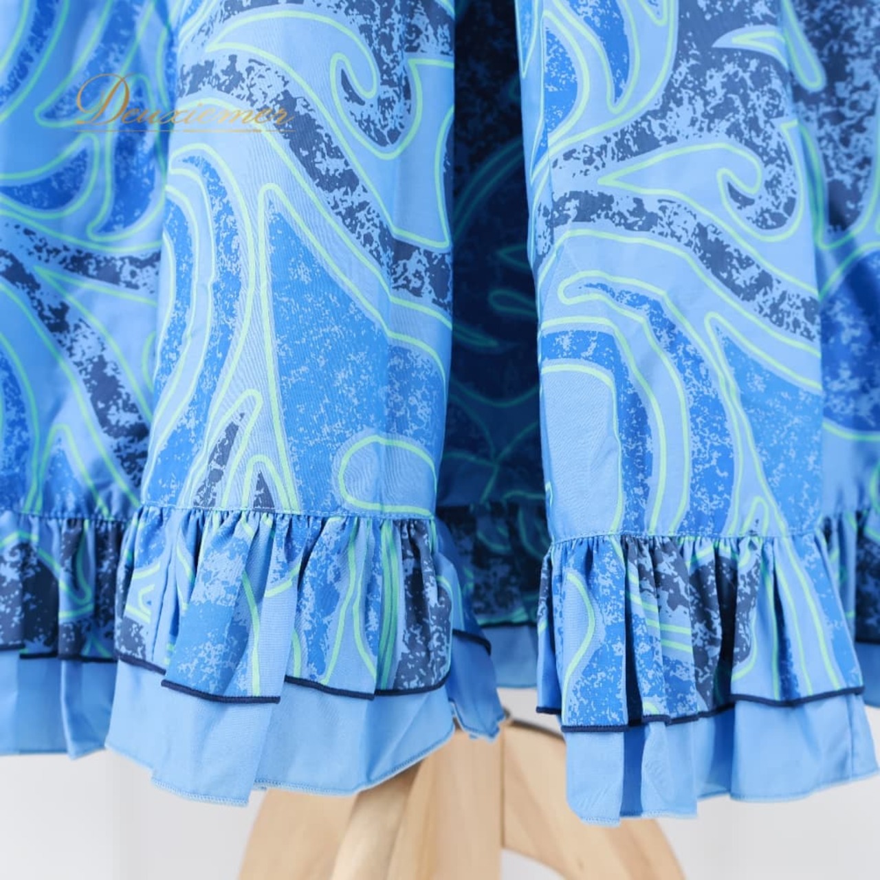 フラダンス 衣装 ALOHA STANDARDS アロハスタンダード ワンピース ドレス ブルー系 青 水色 キャミソール ハワイアンプリント フリル 日本製 華やか 明るい かわいい おしゃれ ダンス衣装 イベント ステージ レディース アロハ
