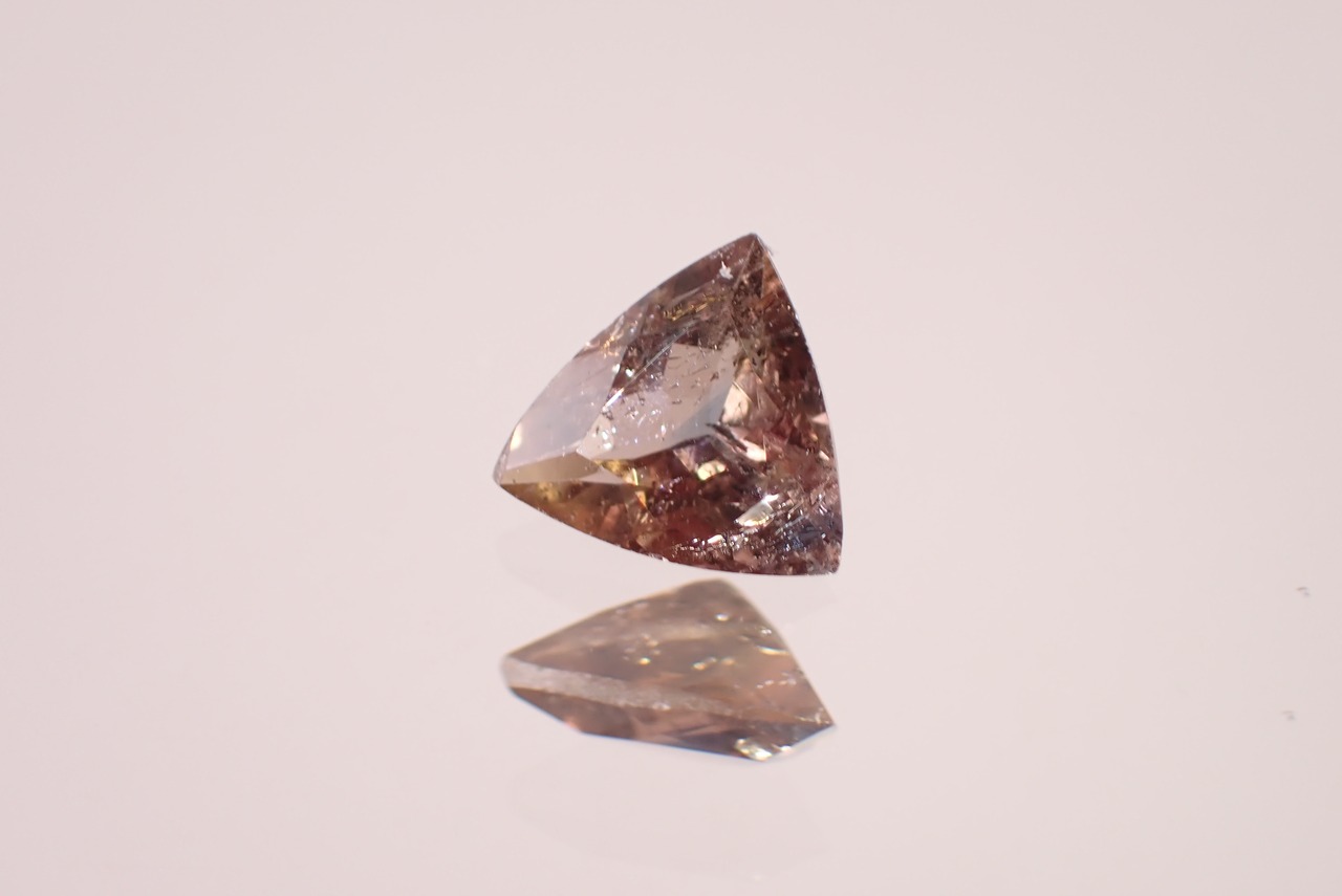 アキシナイト　0.64ct　[C10‐319]