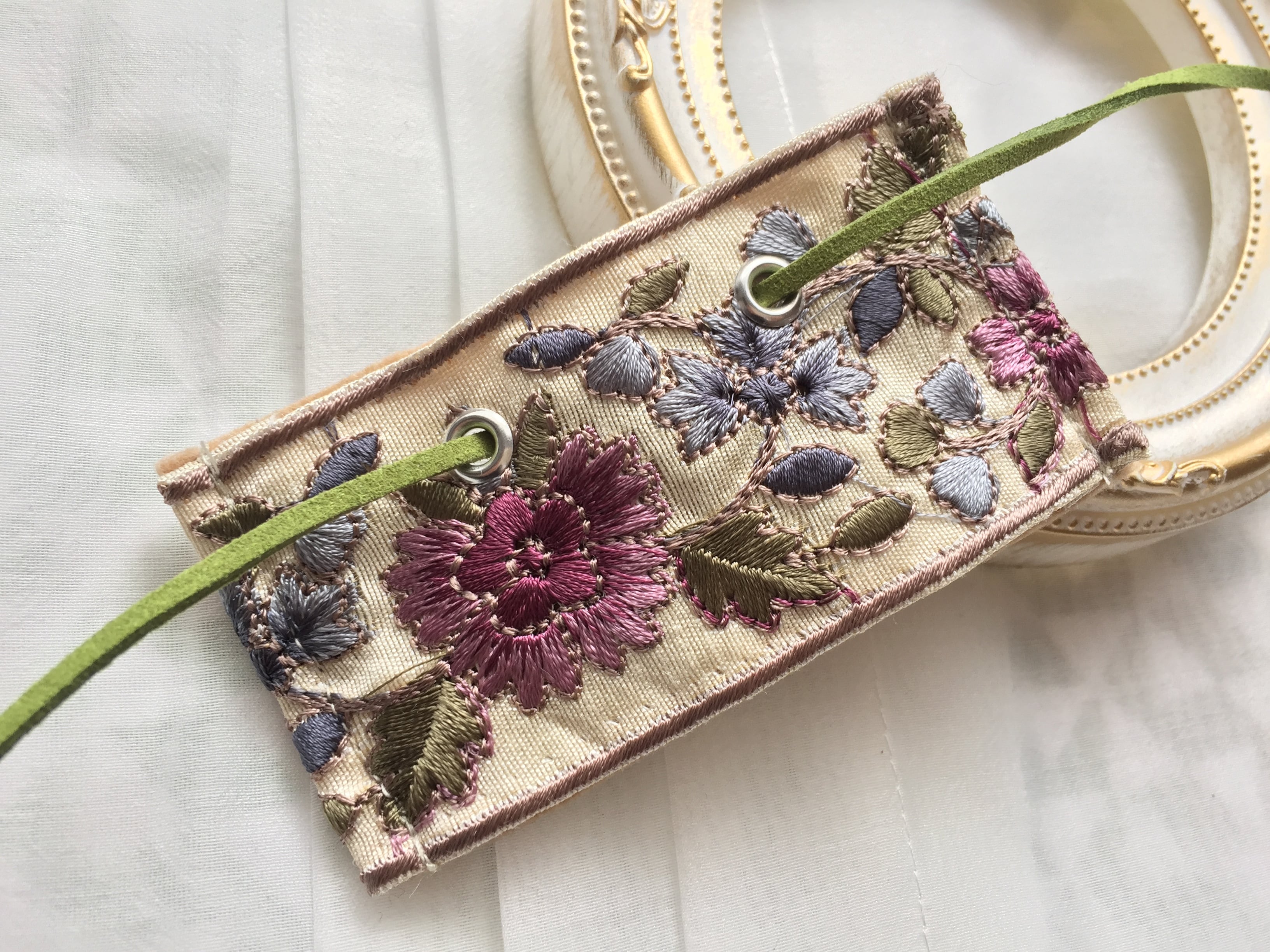 ꕤインド刺繍リボンポニーフックヘアカフむらさきラベンダーꕤ