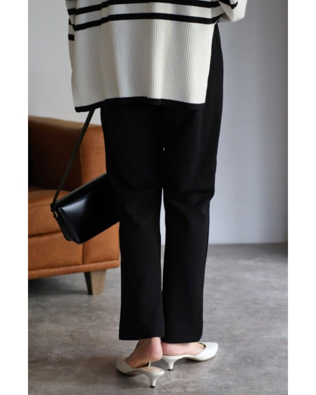 フロントスリットテーパードパンツ