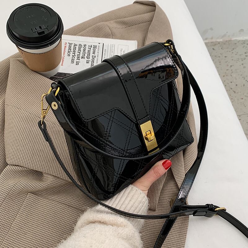 オータムウィンターレッド 秋物 冬物 メッセンジャーバッグ 手作りハンドバック37875757706