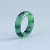 【16号】濃いグリーンが見せる表情が絶妙な天然翡翠リング くり抜き甲丸リング 緑マーブル模様 A貨翡翠 jd_rg1492