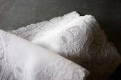 1900s France 43c  白薔薇たちと刺繍クロス