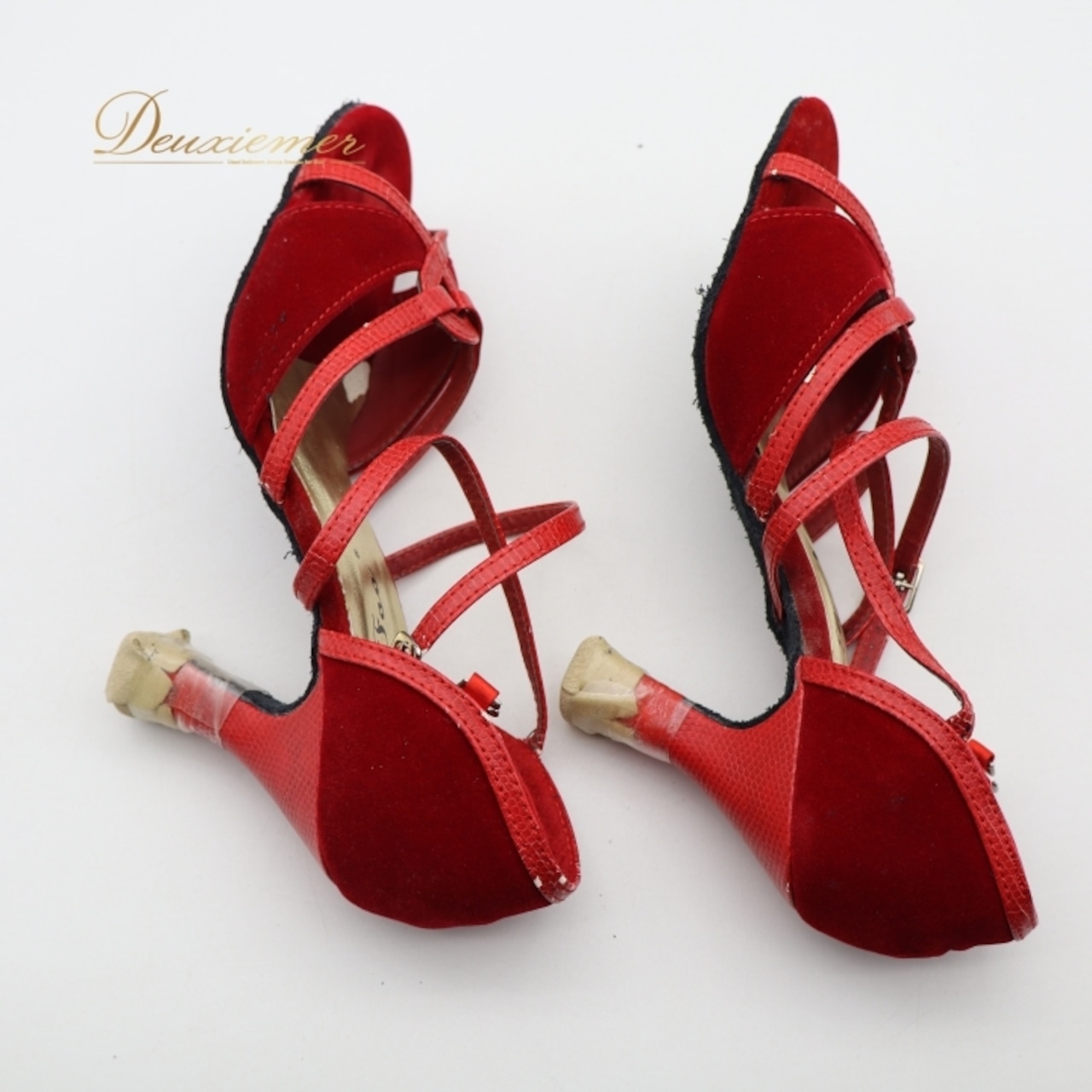 社交ダンス 衣装 ラテン シューズ 23cm レッド系 Jig Foo 靴 くつ ヒール レディース 赤 金 ストラップ 上品 鮮やか かわいい 練習 レッスン イベント ステージ ダンス衣装 ゴールド系