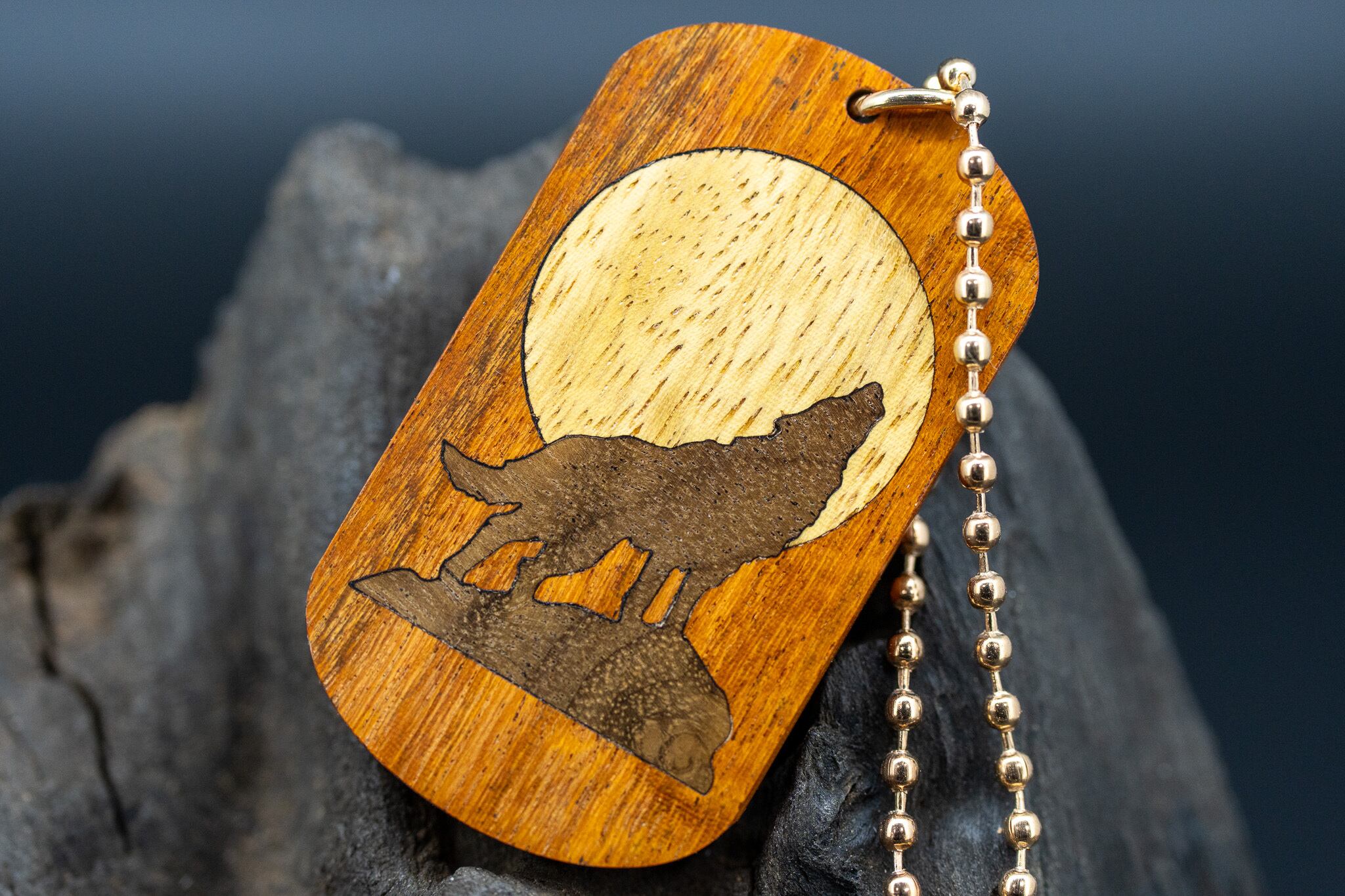 【染色と音楽の源】 フェルナンブーコ ドッグタグ 象嵌 月と狼