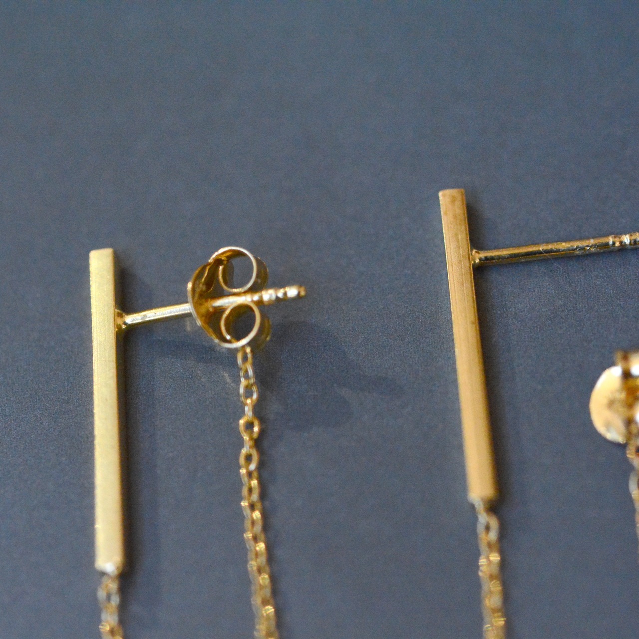 vertical-long  ピアス ゴールド