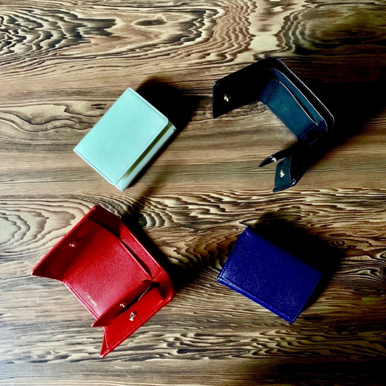 三つ折りコンパクト