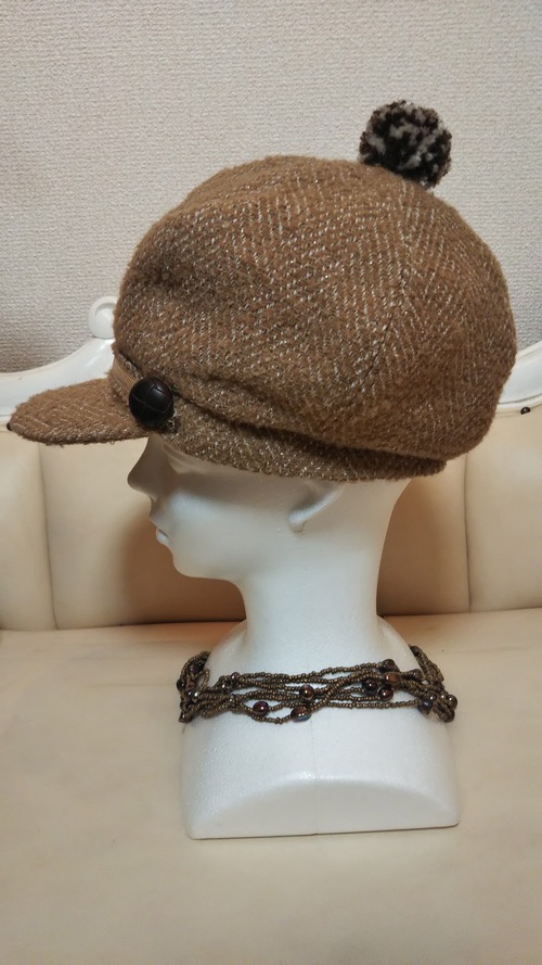 ベージュのヘリンボーンツイードのキュートなキャスケット ハンドメイド