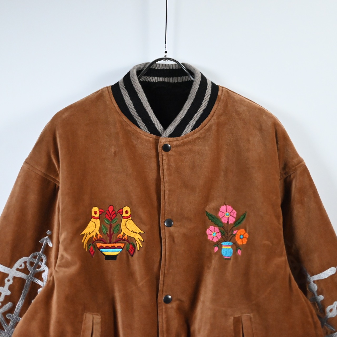 Leh / Embroidery SKA Reversible Blouson (キャメル表側)