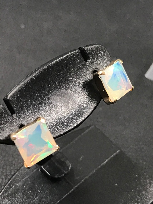 【年末年始SALE ~2026/1/5】【新品】オパール K10 ピアス【新品】