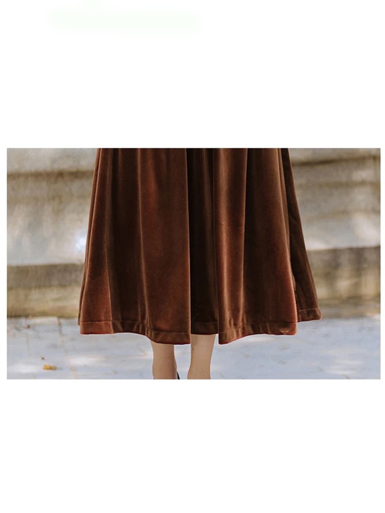 【0154】Brown Velvet Flower Long Sleeve Dress