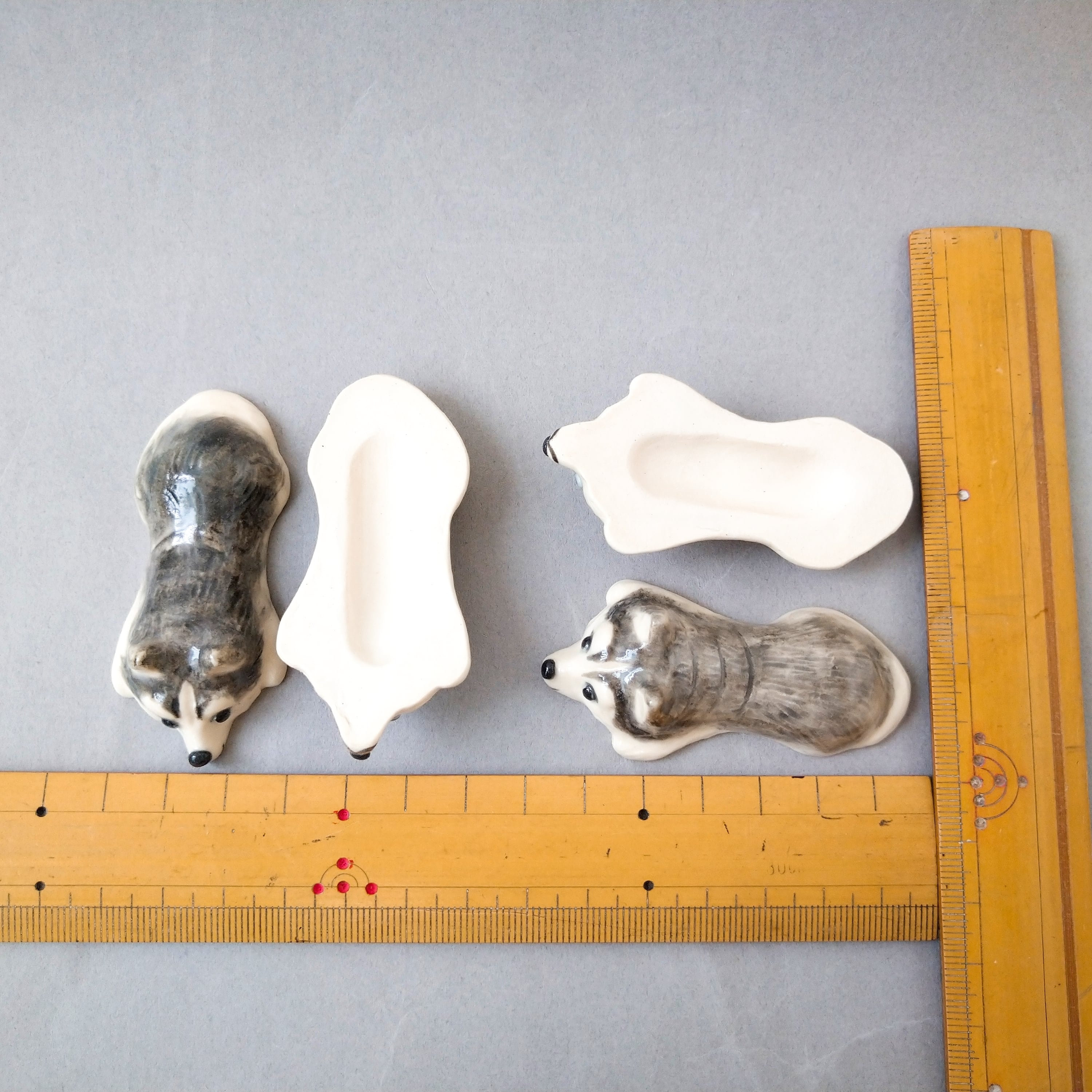 有田焼　シベリアンハスキー　グレーとホワイトの犬の陶器置物 有田焼 シベリアンハスキー グレーとホワイトの犬の陶器置物