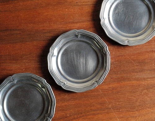 フランス買い付け 古い錫のプレート 10cm 花形リム 豆皿 トレー コースター ピューター ETAIN アンティーク ig2412