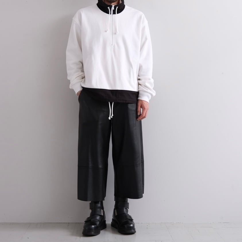 REVERBERATE” STAND COLLER HALF ZIP SWEAT WHITE/BLACK” | Lapel
